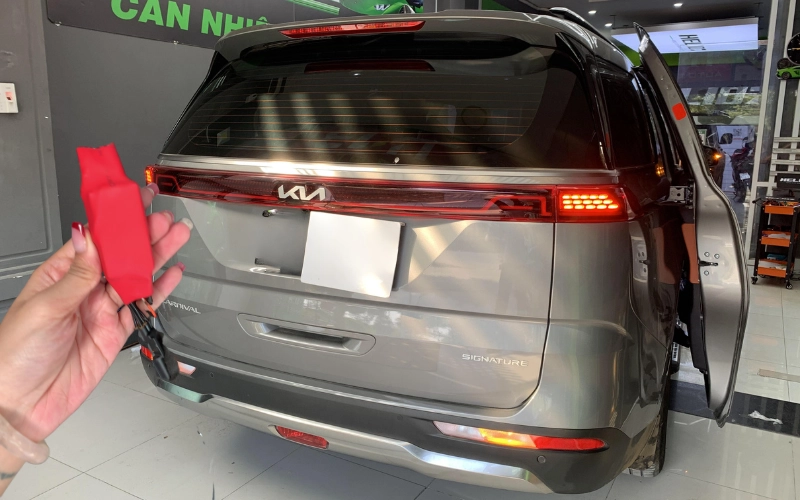 Module Nâng Xi Nhan Cho Xe Kia Trích Tín Hiệu Xi Nhan Lên Cụm Đèn Chính Một Cách Ổn Định Lắp Zin Giắc, Không Cắt Nối Dây